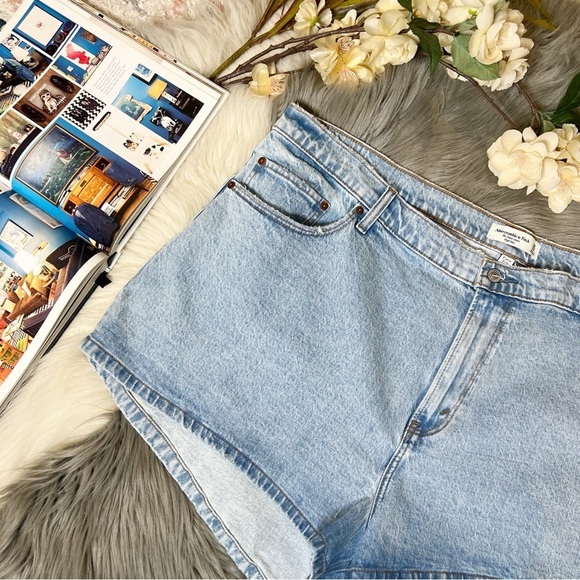 NEW Abercrombie The Mom High Rise Curve Love Plus Women’s Denim Shorts Sz 22 - Picture 4 of 8